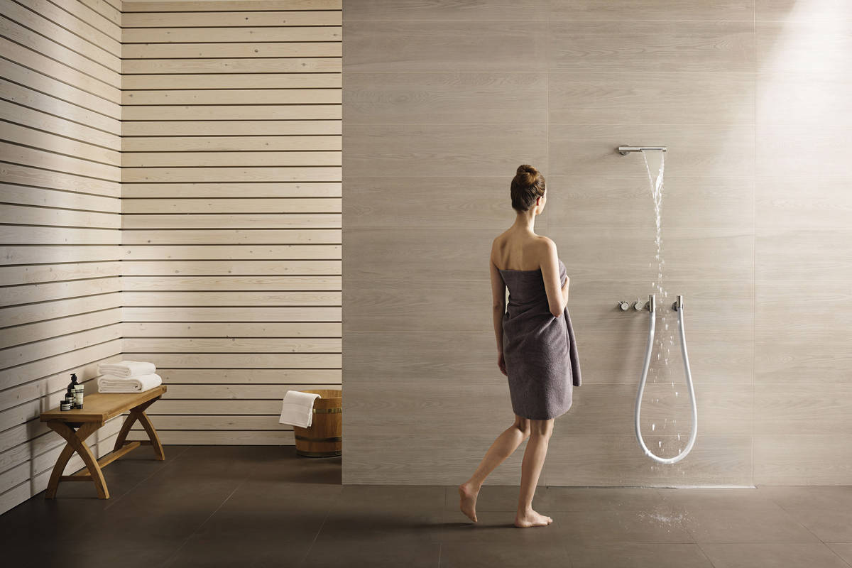 Meisterliches dänisches Design: Die Entwürfe des dänischen Architekten und Designers Arne Jacobson für Vola legten 1969 die Basis für ein Kultprodukt. Der Hersteller setzt auf Kontinuität und konzentriert sich auf die Weiterentwicklung eines einzigen, immer weiter perfektionierten Armaturenprogramms. Vola.