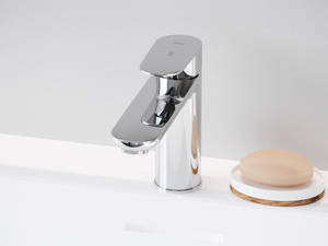 Die Waschtischarmatur gibt es in zwei Höhen und mit zwei verschieden langen Ausläufen. KWC.