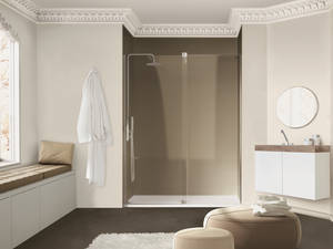 Die rahmenlose Duschwandserie «Levitar» kommt ohne oberes Führungsprofil aus und wirkt dadurch besonders transparent. Duscholux.