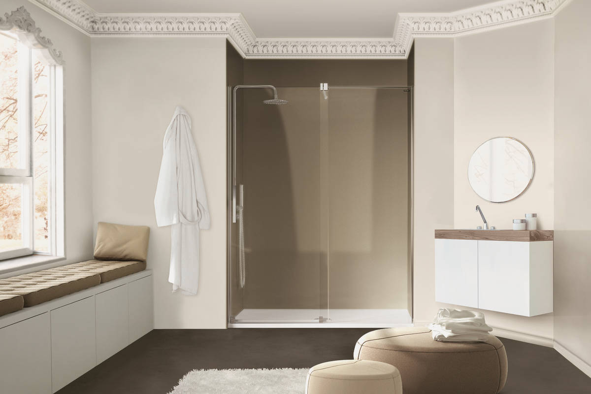 Die rahmenlose Duschwandserie «Levitar» kommt ohne oberes Führungsprofil aus und wirkt dadurch besonders transparent. Duscholux.