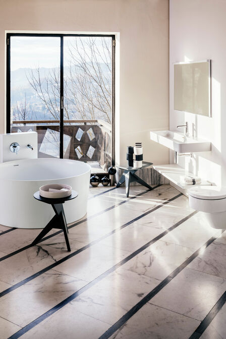 Mit der Wanne fing es an. Jetzt wurde die Badkollektion «Val» um den passenden Waschtisch erweitert. Laufen.