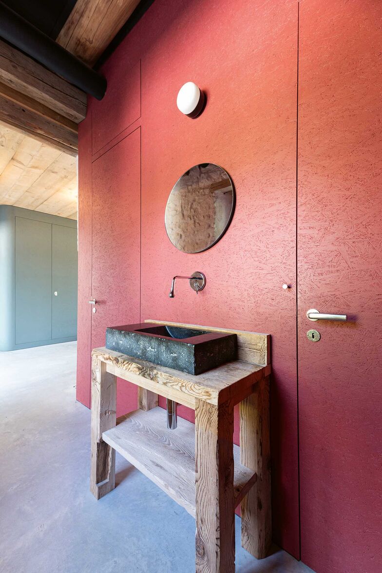 Für kleine Räume oder grössere Wellnessoasen – Furrer Küchen kreiert Badmöbel an individuelle Vorstellung, Form, Grösse, Farbe und Material. Für die Herstellung und Verarbeitung legt die Firma grossen Wert auf regionale Partnerunternehmen. Furrer Küchen AG, www.furrer-kuechen.ch