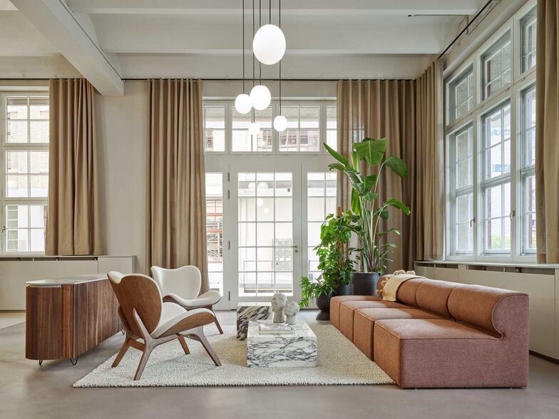 Die Lounge bietet ein schönes Ambiente für Beratungsgespräche.