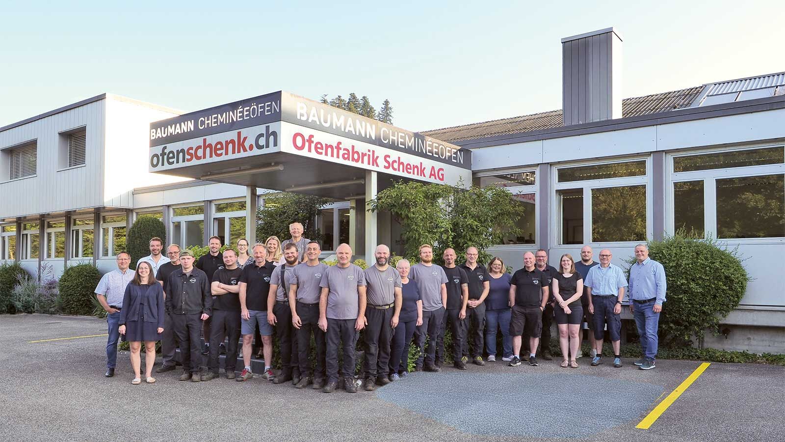 Ein Vorteil für Bauherren und Architekten: Bei Baumann gibt es den kompletten Service aus einer Hand. Von der Skizze über die Baueingabe bis zur Installation – inklusive Kaminbau – begleitet das Team seine Kundschaft durch alle Projektphasen.