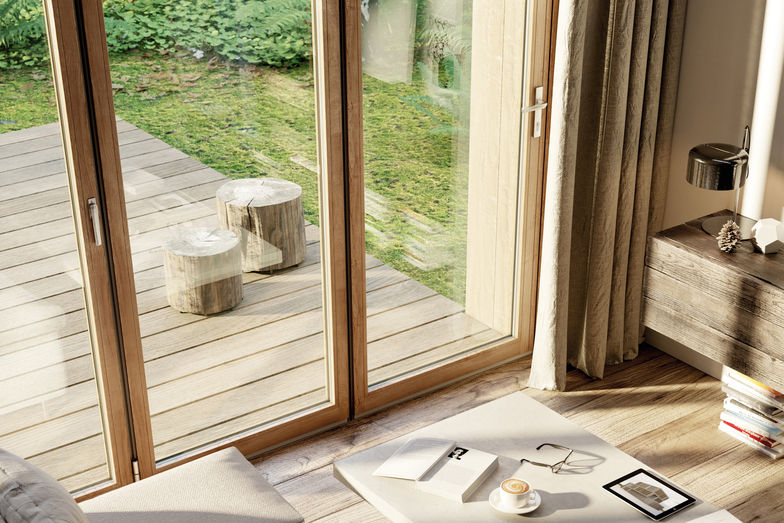Die Glasfaltwand «Woodline» bringt die Natur näher: Der Rahmen ist aus Holz und durch die komplette Öffnung werden Garten oder Terrasse zum erweiterten Wohnzimmer. Solarlux.