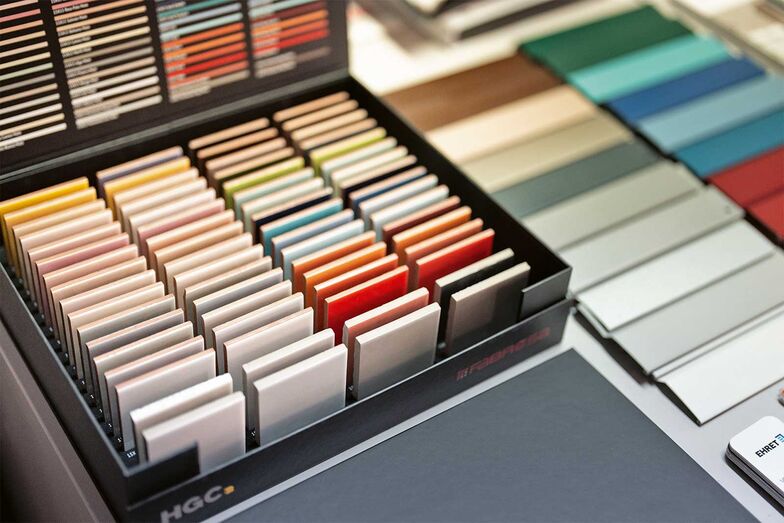 Um den Bauherrschaften die Wahl zu erleichtern, verfügt Bautec über eine Vielzahl von Mustern.