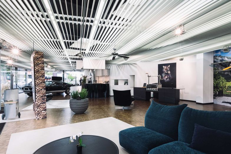 Ein wohnliches Ambiente im neuen Showroom eröffnet viele Präsentationsmöglichkeiten.