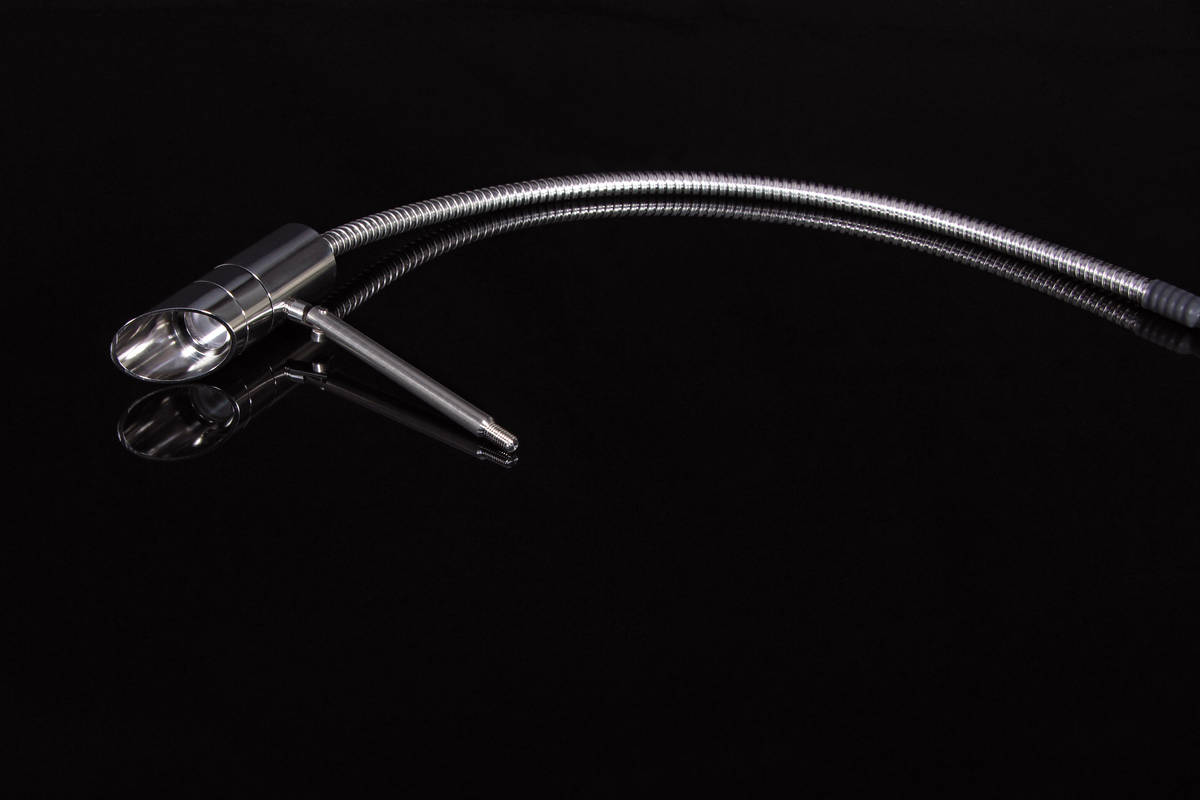 Kleiner Stromsparer: Gartenspot «Bonsai» ist die kleinste Ausführung des in vier Grössen erhältlichen Spots. Der Blendschutz sorgt dafür, dass das Licht nur im gewünschten Bereich zum Einsatz kommt. Dank des geringen Stromverbrauchs von 1,5 Watt kann dieser Gartenspot die ganze Nacht hindurch leuchten. Solderbond Licht GmbH.