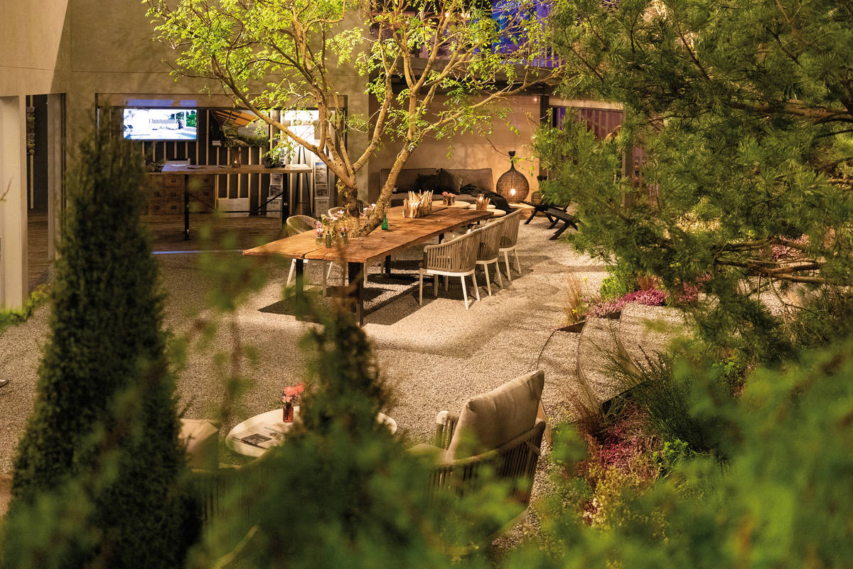 Ein grosser Tisch als zentrales Element und Treffpunkt für Freunde  und Familie. Das Siegerprojekt «Lieblingsheide» war von der ursprünglichen Schlichtheit der Heidelandschaften inspiriert.