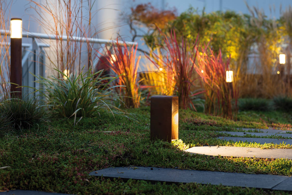 Niederländisches Design: Das niederländische Unternehmen «In-Lite» entwirft, produziert und verkauft seit 15 Jahren LED-Aussenbeleuchtung für den Garten. Die Niederspannungssysteme können einfach installiert, geändert und erweitert werden. Das Unternehmen legt grossen Wert auf hochwertige Materialien und gibt auf alle Produkte fünf Jahre Garantie. In-Lite.