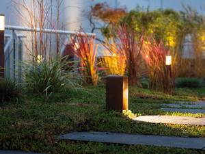 Niederländisches Design: Das niederländische Unternehmen «In-Lite» entwirft, produziert und verkauft seit 15 Jahren LED-Aussenbeleuchtung für den Garten. Die Niederspannungssysteme können einfach installiert, geändert und erweitert werden. Das Unternehmen legt grossen Wert auf hochwertige Materialien und gibt auf alle Produkte fünf Jahre Garantie. In-Lite.