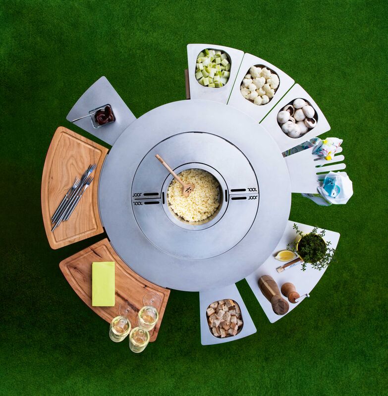 Der «Circo 75» von Cooc ist vielseitig einsetzbar: als Grillfeuerstelle, Outdoorküche oder einfach als Feuerschale. Die elegante Feuerstelle ist komplett aus Edelstahl gefertigt. Baumann Cheminéeöfen GmbH.