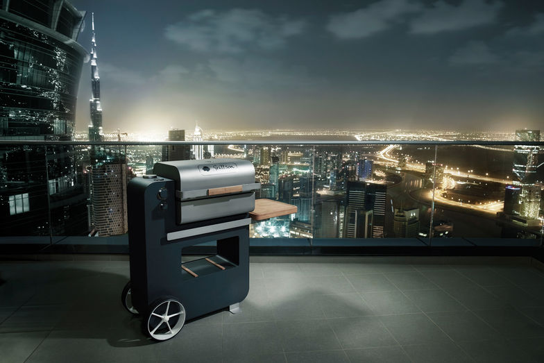 Der Pellet-Grill von Grillson ist durch sein breites Temperaturspektrum von 80 bis 500 Grad Smoker, Grill und Pizzaofen in einem. «Bob» ist über eine App steuerbar. Hauser Living.