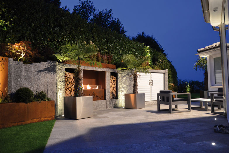 Ethanol-Feuerstellen werden immer beliebter und sind inzwischen auch im Outdoor-Bereich zu finden. Die geruch- sowie rauchlosen Feuerstellen mit gut sichtbarer Flamme werden ganz nach individuellen Kundenvorstellungen erstellt. Mein Topf.