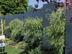 Sichtschutzelemente aus Aluminium überzeugen mit modernem Design, Langlebigkeit und einfache Montage. Grütter Metallwaren.