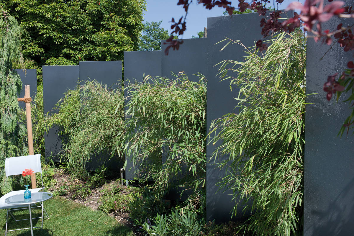 Sichtschutzelemente aus Aluminium überzeugen mit modernem Design, Langlebigkeit und einfache Montage. Grütter Metallwaren.