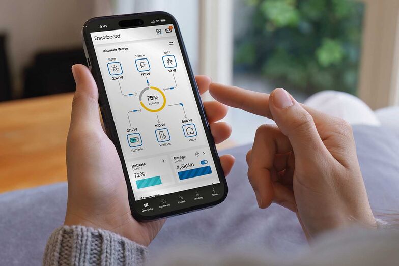Ein Energiemanagementsystem ­optimiert die Nutzung des Solarstroms für Haushalt und E-Auto. www.hager.ch
