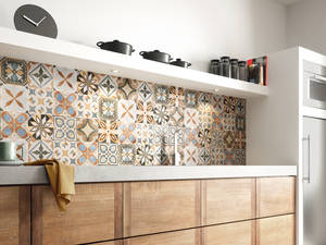 Traditionelles, neu interpretiert: Geometrische und Blumenmuster bieten für jeden Geschmack eine reiche Auswahl. «Patchwork Colors», Sabag.