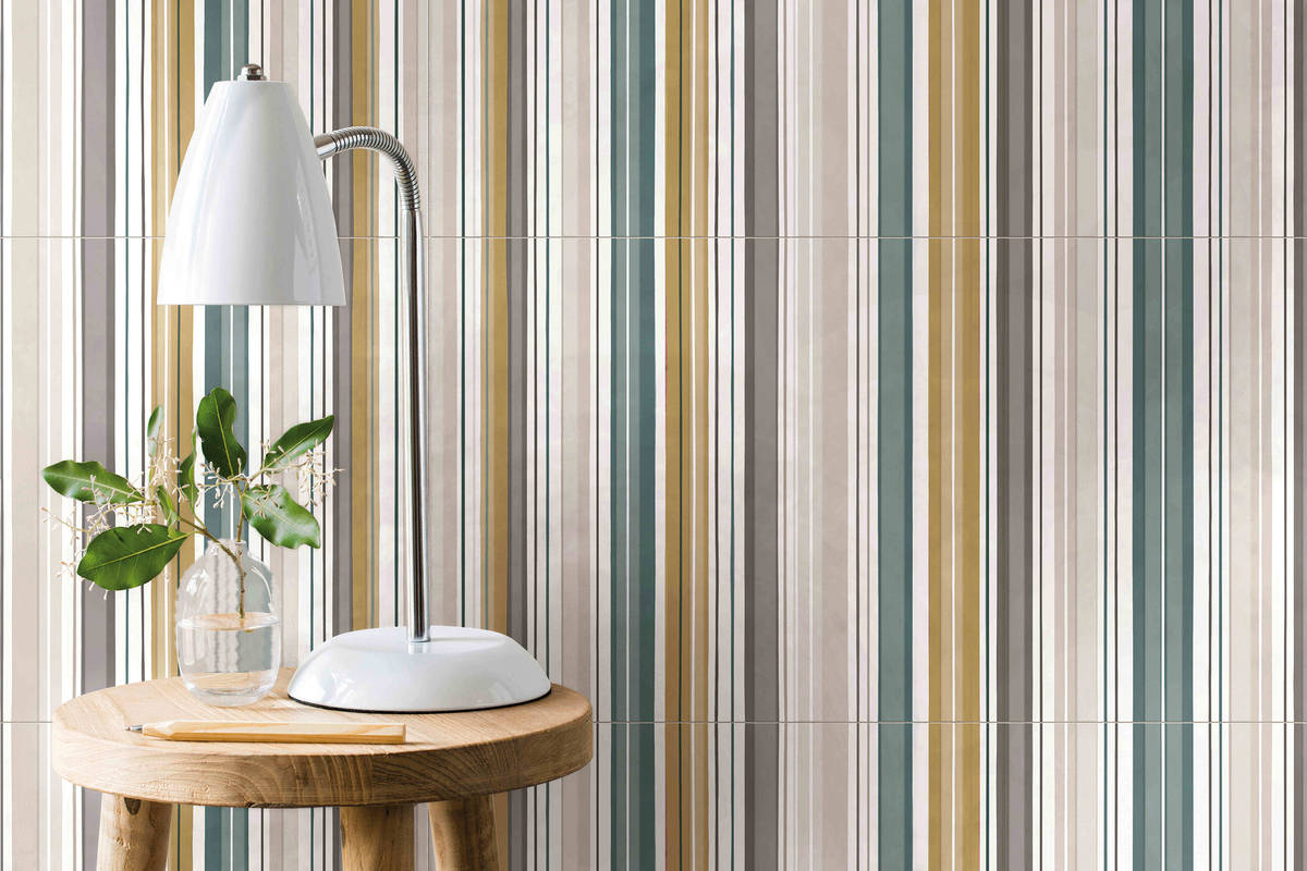 Streifenfliese im Format 30x30 für stimmungsvolle, ausdrucksstarke Gestaltungen. «Decoro Tape», Ragno.