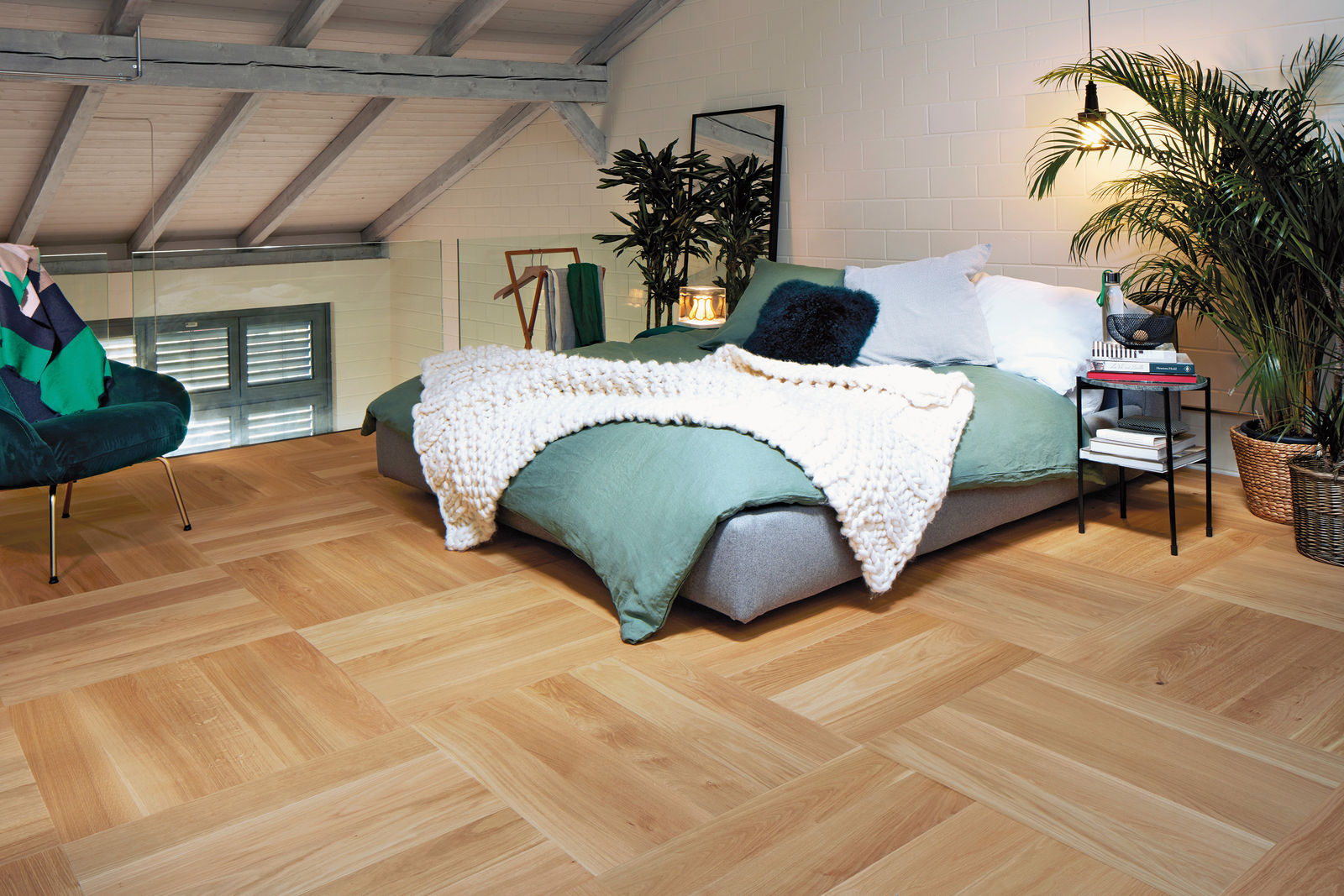 Schweizer Präzisionsarbeit, millimetergenau: Die Latten sind exakt im Verhältnis 1:5 bemessen. «Formpark Quadrato», Bauwerk Parkett.