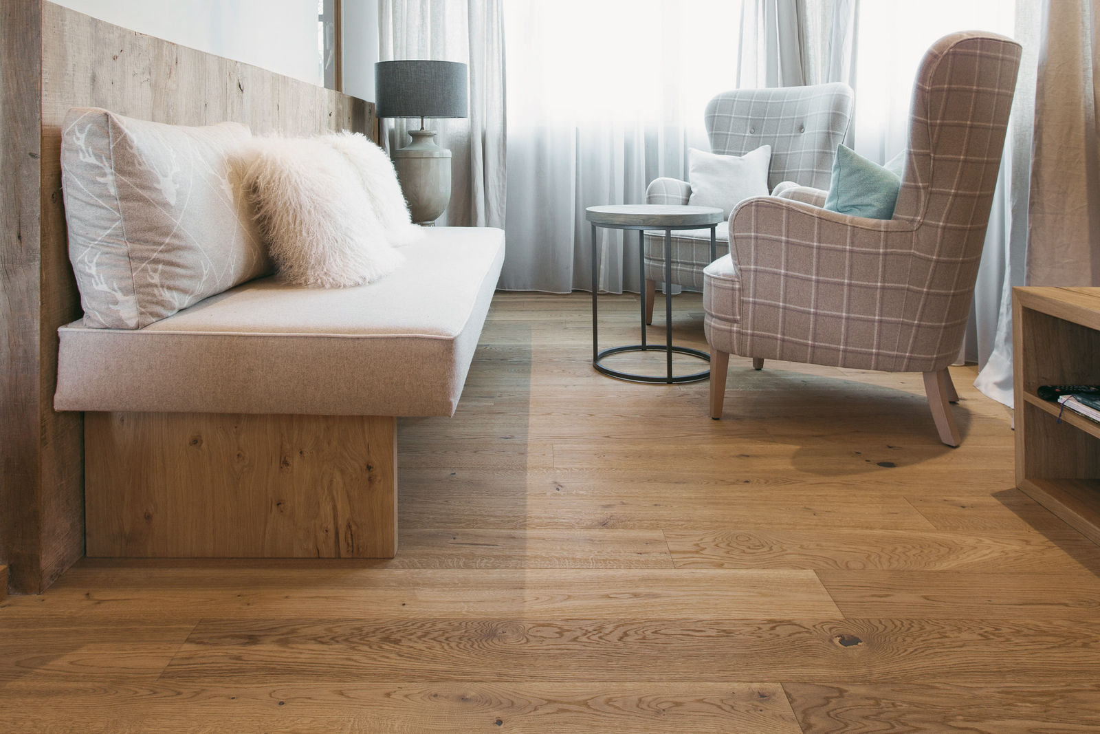 Mit dem einfachen Klick-System ist der neue Boden schnell verlegt. «Eiche Salis Elegance» aus der Serie «Modico», Sabag.