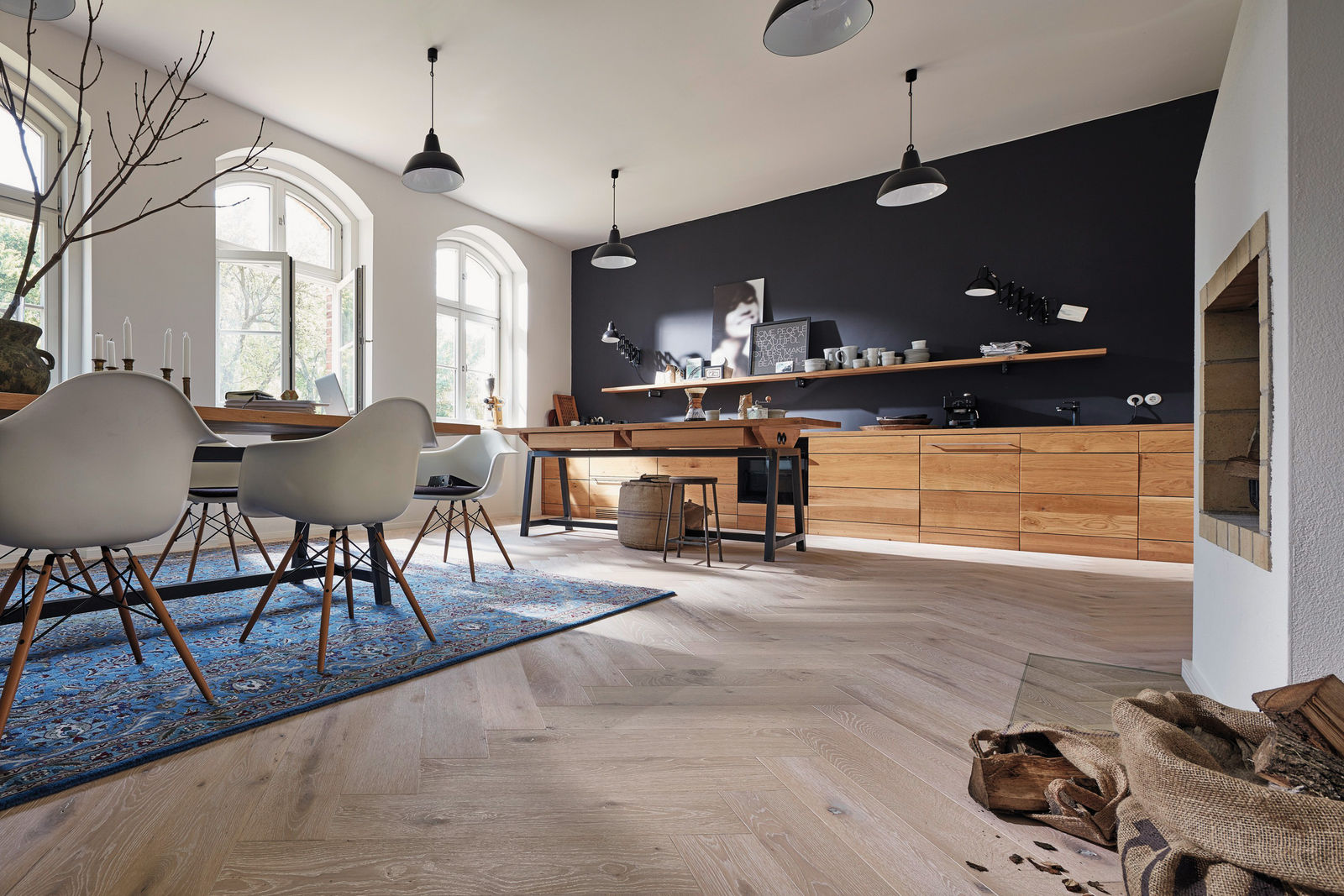 Modernes Fischgrät «Longlife-Parkett Residence PS 500», Eiche weiss, gebürstet und naturgeölt. Meisterwerke Schulte GmbH.