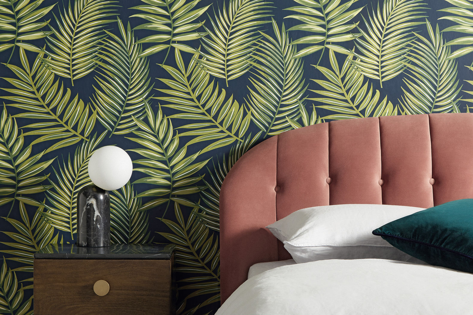 Die Briten sind schon länger mutiger in der Wandgestaltung. Da wundert es kaum, dass diese Tapete dort hergestellt wird. Made.