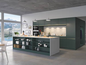 Damit die Traumküche auch zum Wohnraum passt, lassen sich die Fronten in Holz- oder Steinoptik mit Unidekoren kombinieren. Veriset.