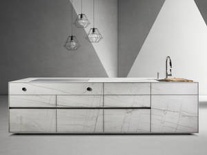 Natursteinfronten, elegante Griffschiene, Böden aus Echtleder: Küche «St-one» gibt es neu auch in der edlen Ausführung «Antarctic». Hans Eisenring.