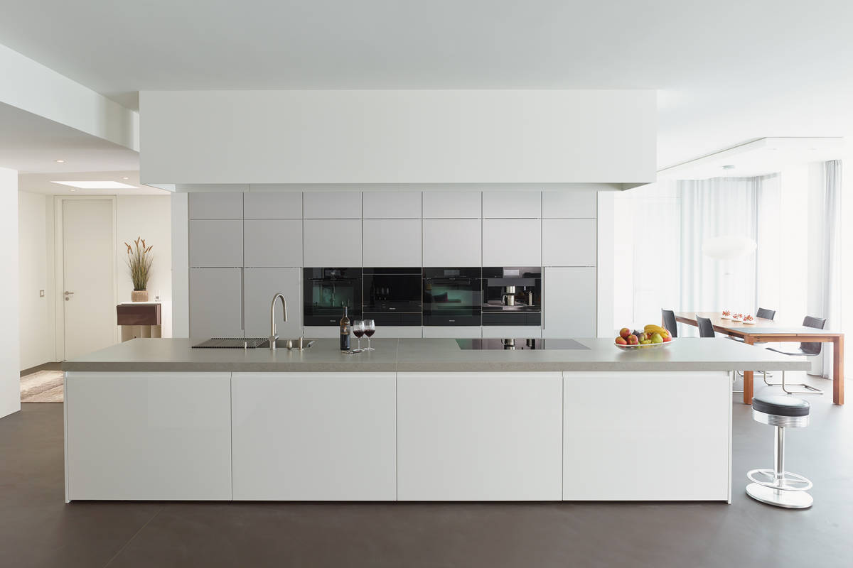 Individuell gefertigte Küchen können jederzeit neuen Bedürfnissen und Lebenssituationen angepasst werden. Alpnach Küchen.