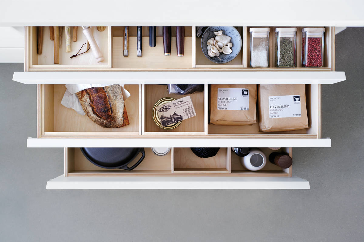 Das Modell «b1» punktet auch durch starke innere Werte. Schübe und Auszüge aus Birkenholz, Bulthaup.