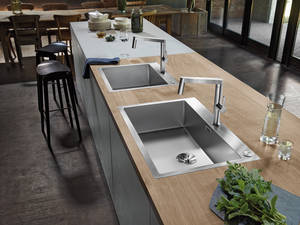 Praktisch und in modern-elegantem Look zugleich: Das extra tiefe Spülbecken «Clarin». Blanco.