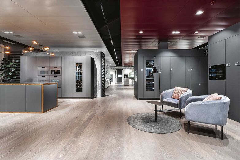 Technologie von morgen hautnah: Das Miele Experience Center in Spreitenbach ist ein modernes Ausstellungszentrum, das die gesamte Produktpalette präsentiert. Individuelle Beratungen werden angeboten, um das perfekte Gerät für den eigenen Haushalt zu finden. Bei Cooking Events können Kochbegeisterte selbst aktiv werden und die Technologie von morgen schon heute erleben und ausprobieren.   Miele Schweiz AG, www.miele.ch