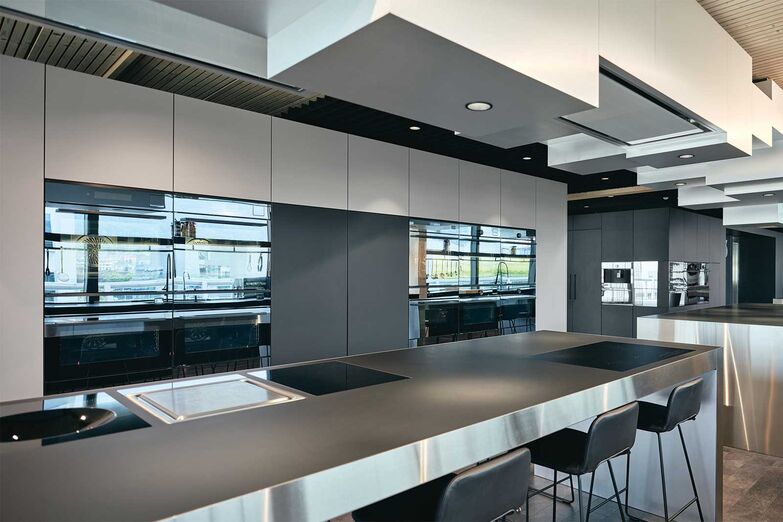 Hobbyköche aufgepasst: In der «Taste Gallery» von Electrolux bieten Kochkurse Wissenwertes und Neues: zum Beispiel wie man dampfgart, Brot backt oder Meeresfrüchte zubereitet. Der neue Electrolux-Steamer, der für zu Hause gekauft wurde, kann an einem der zehn Standorte kostenlos bei der Zubereitung eines Nachtessens getestet werden. Die Angebote können online gebucht werden.   Electrolux AG, www.electrolux.ch