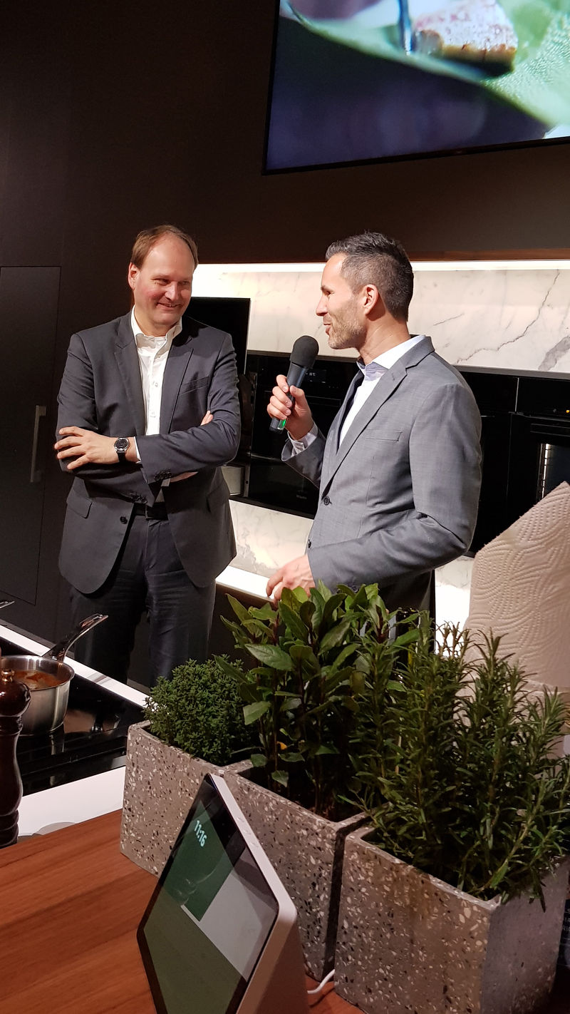 Dr. Markus Miele (links im Bild) an der Swissbau 2020 in Basel.