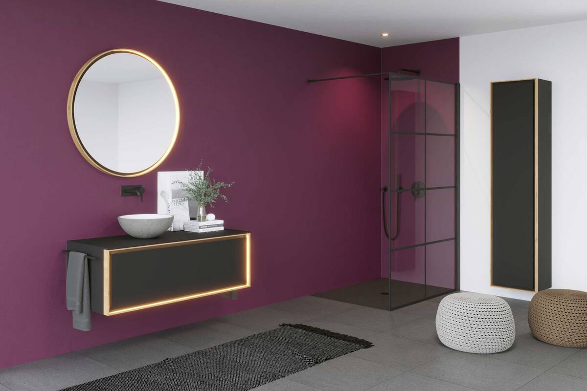 Das Möbelprogramm «Vanity Arteko» ist eine Kombination aus eigenständiger Designsprache und Handwerkskunst: Die Massivholzfront wird von Hand verleimt, mit der Motorsäge bearbeitet, geschliffen und geölt. Jede Front ist ein Unikat. Loosli AG.