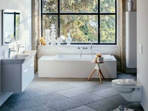 Die Möbel von «Moderna R» wurden zusammen mit den Waschtischen, die durch ihre traditionelle Trapezform begeistern, als geschlossenes System konzipiert. Keramik Laufen AG.