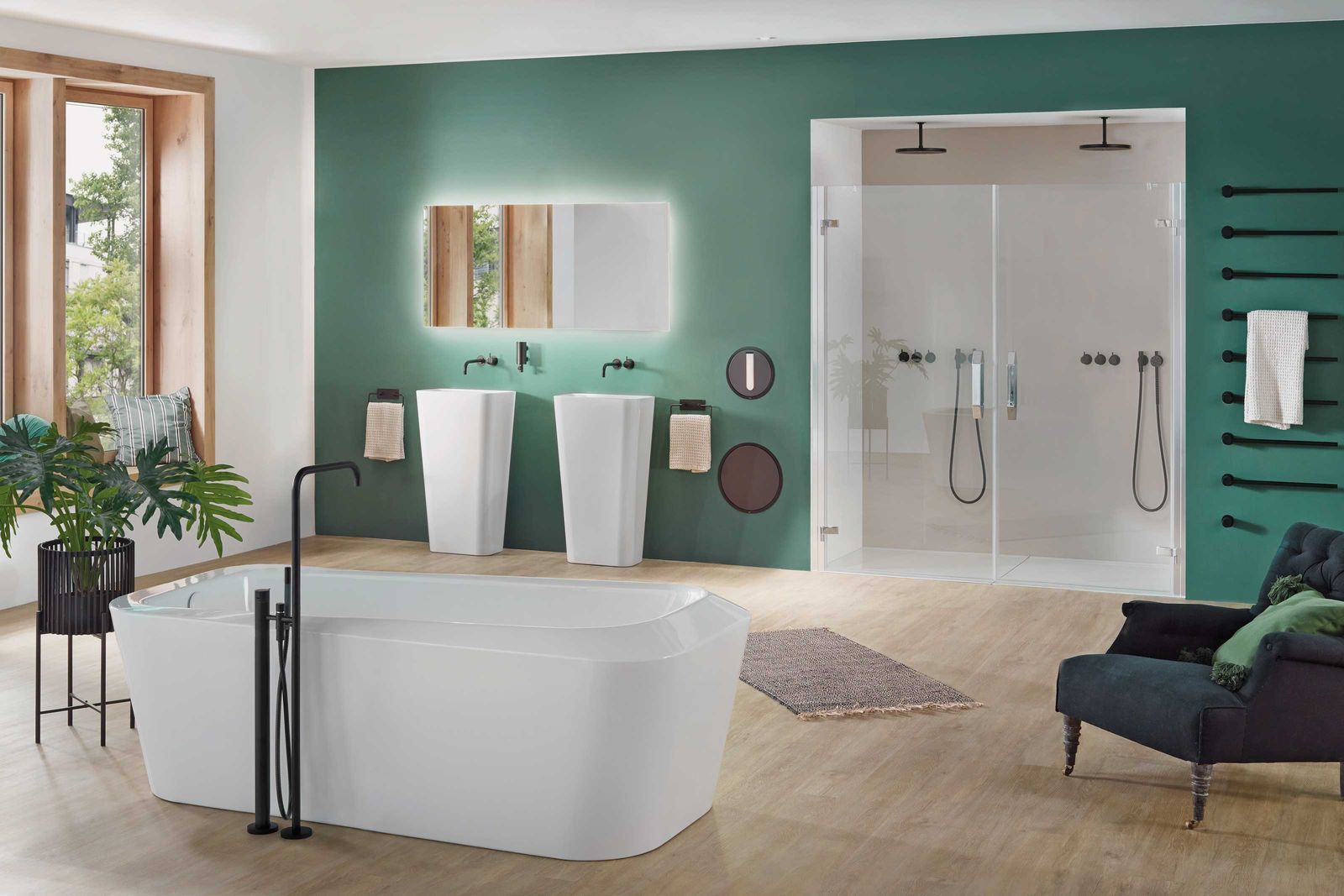 Ein Kaldewei-Bad aus umweltbewussten Materialien mit der Wanne und den Waschtischen «Emerso» und der Duschfläche «Conoflat».