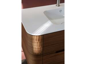 Die Badkollektion «Vanity Namiura» orientiert sich an der von vielen japanischen Architekten und Designern praktizierten Reduktion auf das Wesentliche, ohne dabei auf Schönheit und Nutzen zu verzichten. Loosli AG.