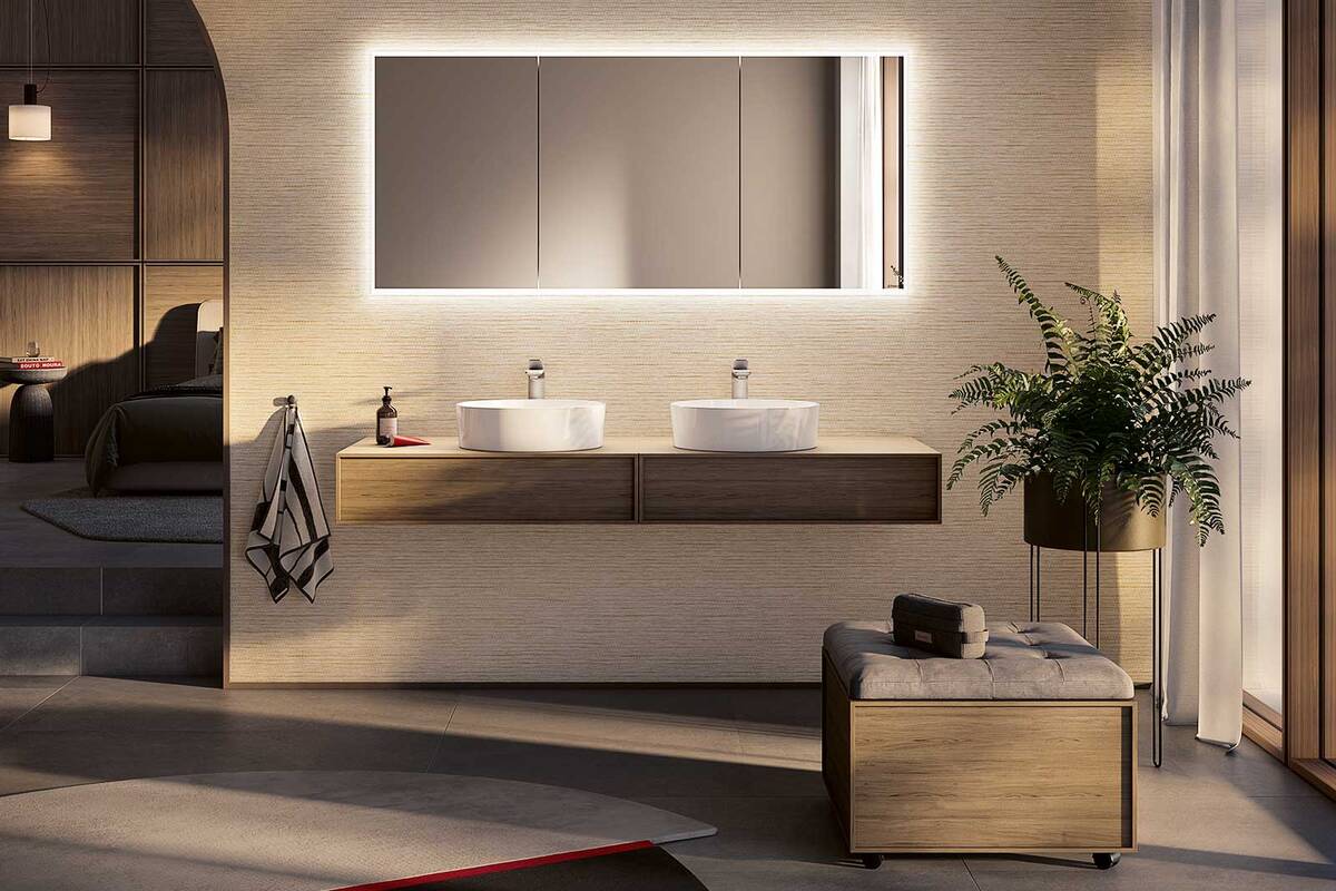 Inspiriert vom Lichtspiel der abendlichen Sonnenstrahlen, die sich im Walensee reflektieren: Der Spiegelschrank «Schneider Glow D2W» zeigt die bezaubernde Eleganz der 360-Grad-Leuchtkraft und weckt die Emotionen ganz besonderer Wohlfühlmomente. W. Schneider+Co AG