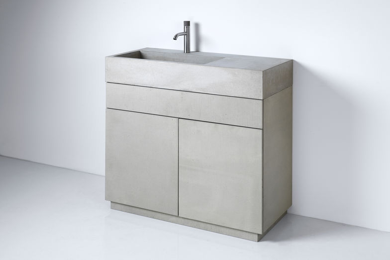 Die Waschbecken-Serie «Cassa» zeigt klare Kante. Als schlichtes Kastenwaschbecken ist das Badmöbel in verschiedenen Grössen und Farben erhältlich, für das Design zeichnet sich Wolfgang Hainz verantwortlich.