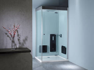 Im Dampfbad mit der Dampftechnik «Atlanta» sind Infrarot, Sole, Farblicht- oder Aromatherapie möglich und über integrierte Bedienfelder intuitiv steuerbar. Repabad.