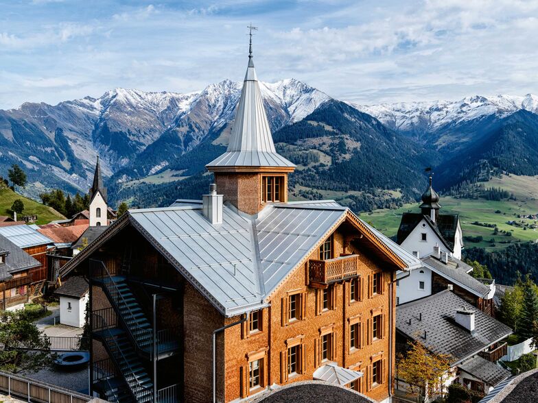 Das 1878 erbaute Jugendstilhaus Casa Mundaun wurde sorgfältig saniert und erweitert.
