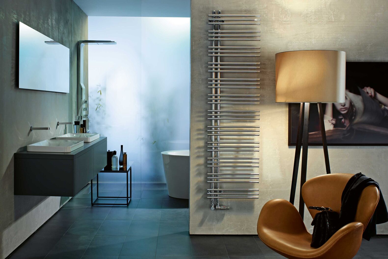 Kein Bad ist eine angenehme Wohlfühloase, wenn es kalt und ungemütlich ist. Der Heizkörper «Yucca» beheizt nicht nur den Raum, sondern dient auch als Gestaltungselement. Zehnder Group Schweiz AG.