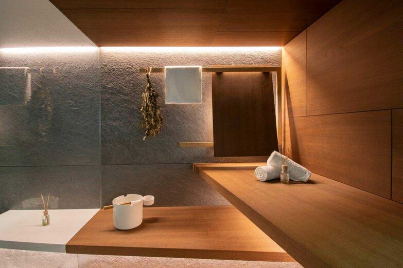 Mit den speziell für den Saunbau entwickelten Echtholz-Furnierplatten sind ungeahnte Designs möglich.