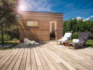 Die wetterfeste Gartensauna «Talo» wird im Baukastensystem aus einzelnen Modulen zusammengesetzt, mit oder ohne Vordach, Panoramafenster oder Vorraum mit Dusche. Klafs.