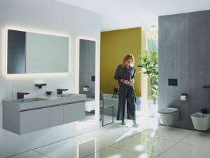 Der warme Grauton nennt sich stilvoll «cemento satinato», satinierter Beton. Es lassen sich perfekt die Waschtische der Serie «Catalano zero» und die Möbel «Alterna zero» kombinieren. Sanitas Troesch.