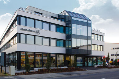 Firmenzentrale in  Sempach Station.
