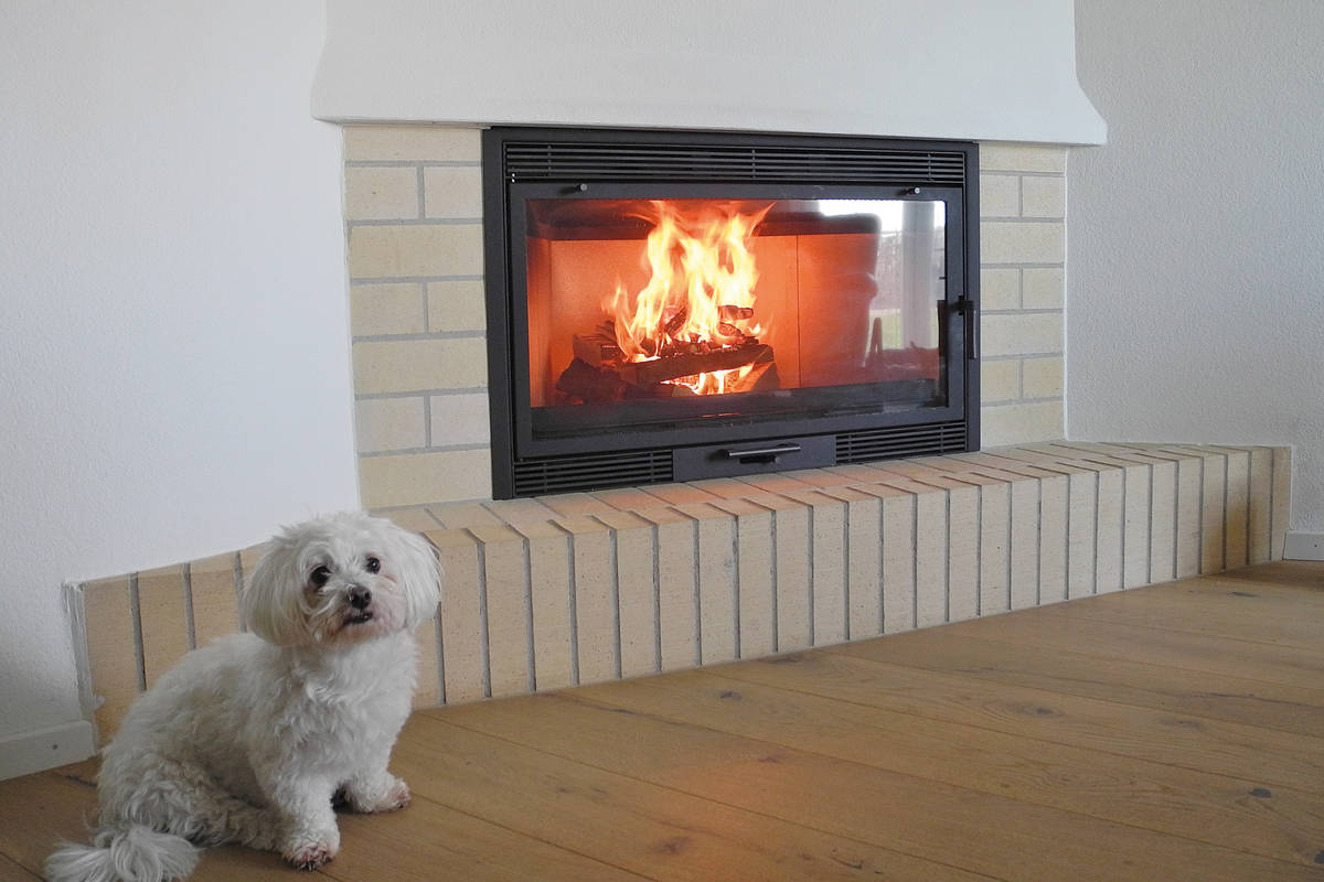 Nicht immer braucht es ein neues Cheminée. Mit einer Sanierung durch eine auf Mass gefertigte Heizkassette werden offene Cheminéeanlagen geschlossen und damit auf den neusten Stand der Technik gebracht. Hein.