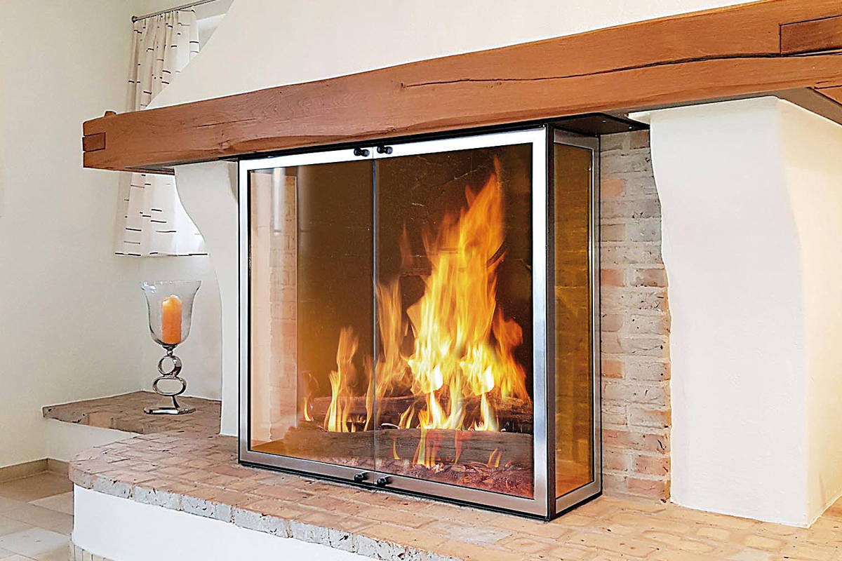 Die Cheminées werden nach den Wünschen der Bauherrschaft entworfen. Die Profis sind zeitgleich Techniker und Designer und erschaffen so ein Produkt, das gut aussieht und gut funktioniert. Staffieri.